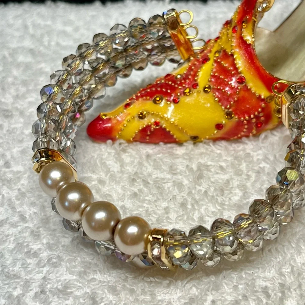 Gorgeous elegant old world charm cuff bangle - Picture 3 of 9